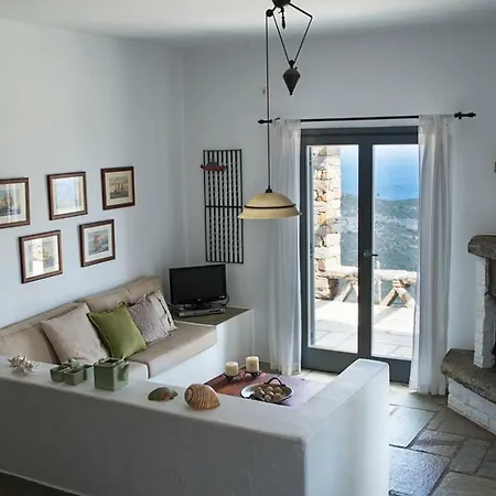 Traditional 3 Bedroom Holiday home Spathi (Kea)