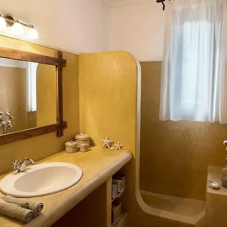 Traditional 3 Bedroom Spathi (Kea)